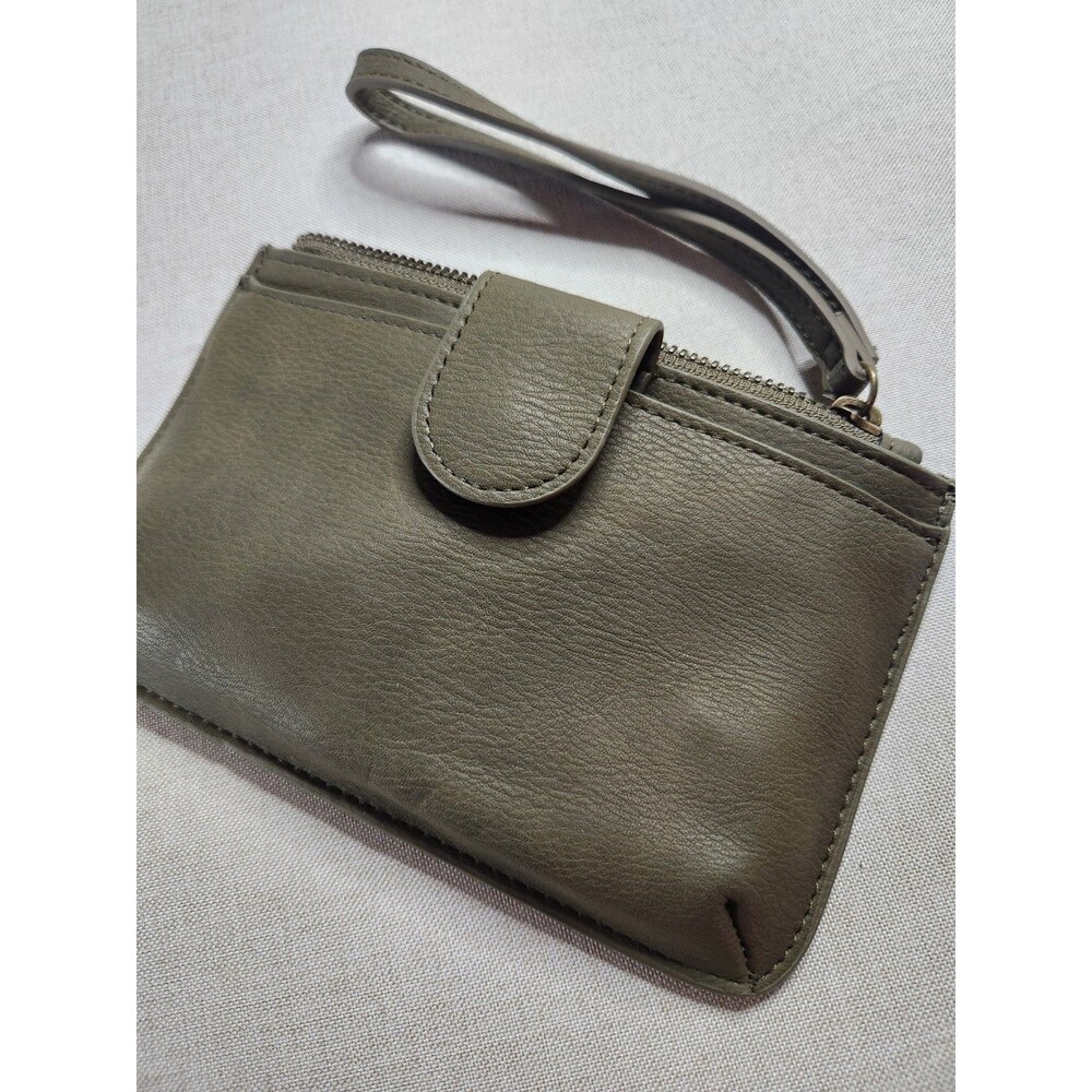 Universal Thread Green Women’s Wristlet Wallet, Zipper, Card Slots